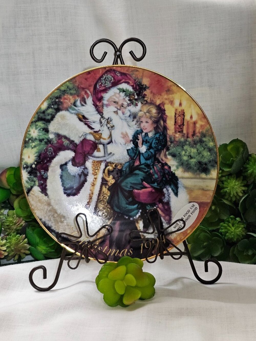 Avon 1994 Porcelain Christmas Plate 22K Gold Trim “The Wonder Of Christmas”
